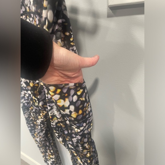 Lululemon invigorate tight size 10 - Picture 3 of 5